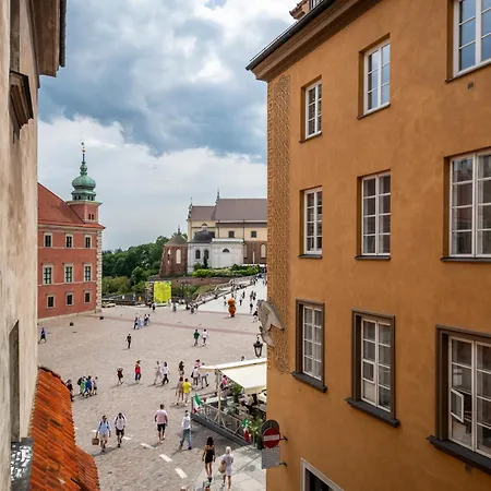Plac Zamkowy Old Town, Sun & Snow Warschau